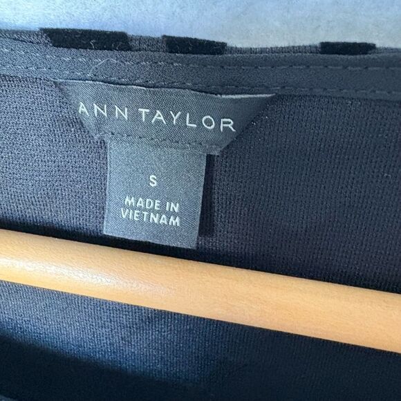 Ann Taylor Shirt Size S Black Leopard Print Flocked Velvet Chic Modern - Picture 4 of 4